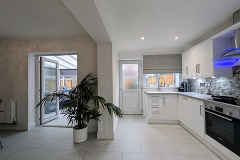 142 Beaconside, South Shields, NE34 7PX