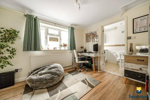 6 Brocks Drive, Fairlands, Guildford, GU3 3ND
