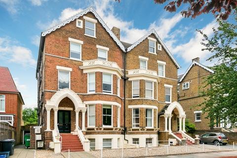 Studio to rent, Kew Gardens Road, Kew, Richmond, Surrey TW9
