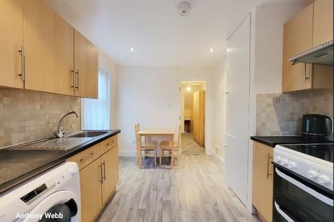 2 bedroom flat to rent, Sidney Road, Wood Green N22