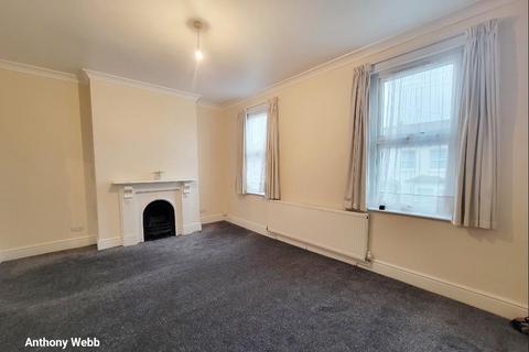 2 bedroom flat to rent, Sidney Road, Wood Green N22