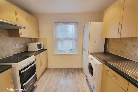 2 bedroom flat to rent, Sidney Road, Wood Green N22