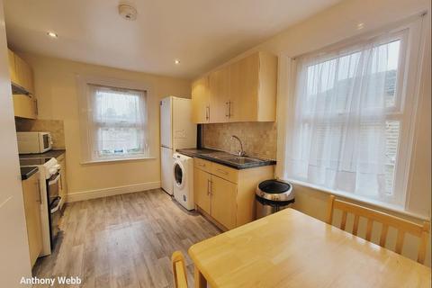 2 bedroom flat to rent, Sidney Road, Wood Green N22