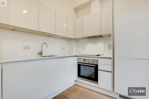 Studio to rent, Clyde Square, London E14