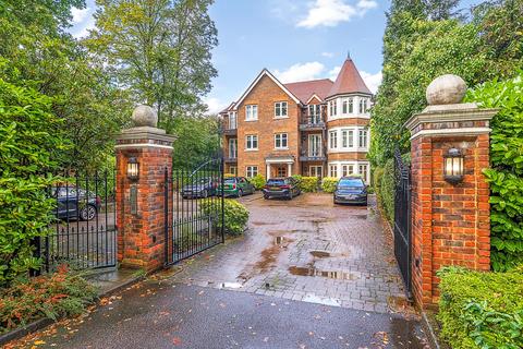 2 bedroom flat for sale, Hamilton Place, Old Woking Road, West Byfleet, KT14