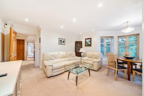 2 bedroom flat for sale, Hamilton Place, Old Woking Road, West Byfleet, KT14