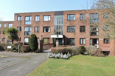 2 bedroom flat to rent, Oatlands Drive, Weybridge KT13