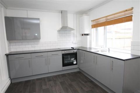 3 bedroom semi-detached house to rent, Cornwall Street, HU16