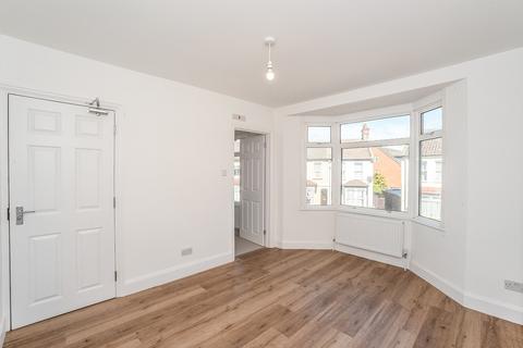 1 bedroom property to rent, Campbell Road, Kent DA11