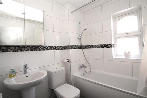 1 bedroom flat to rent, St Saviours Court, Harrow View, Harrow