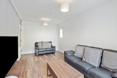 2 bedroom flat to rent, Smithycroft Court, GLASGOW G33