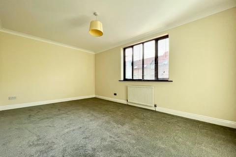 2 bedroom flat to rent, Outer Trinities, Beverley, East Riding of Yorkshire, UK, HU17