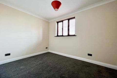 2 bedroom flat to rent, Outer Trinities, Beverley, East Riding of Yorkshire, UK, HU17