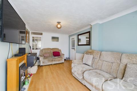 38 Helpeston, Basildon, SS14 1NR