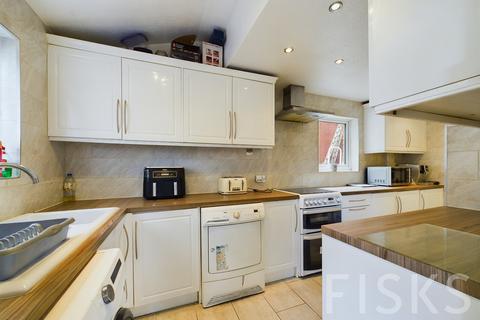 38 Helpeston, Basildon, SS14 1NR