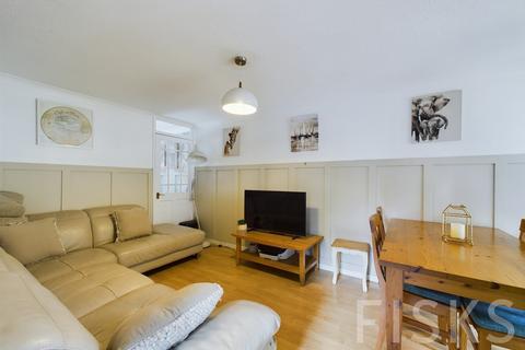 38 Helpeston, Basildon, SS14 1NR
