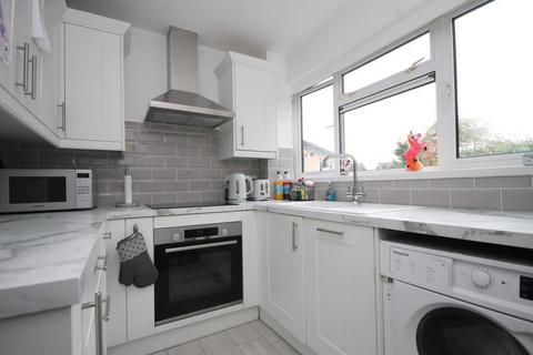 2 bedroom apartment for sale, EDENSIDE ROAD, GREAT BOOKHAM, KT23