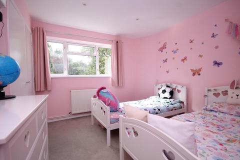 56 Edenside Road, Bookham, Leatherhead, KT23 3JD