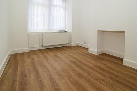 1 bedroom flat for sale, Pretoria Road, London