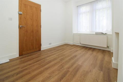 1 bedroom flat for sale, Pretoria Road, London