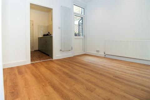 1 bedroom flat for sale, Pretoria Road, London