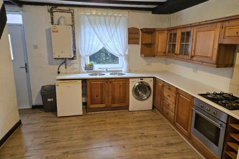 2 bedroom terraced house to rent, Staincliffe Road, Dewsbury