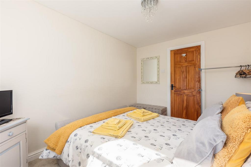 Breck House Farm Bungalow Bedroom-2.jpg