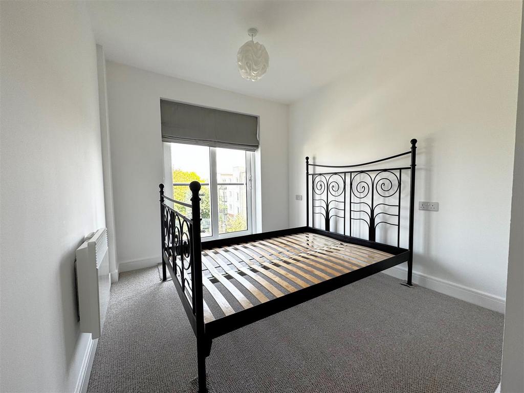 Bed 1.jpg