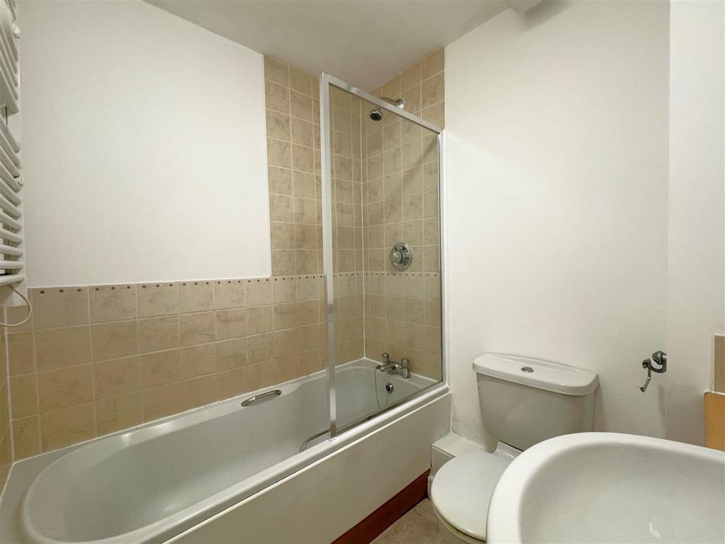 Enquite bathroom.jpg