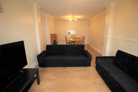 6 bedroom semi-detached house to rent, *£125pppw excl bills* Arnesby Road, Lenton, NG7 2EA- UON