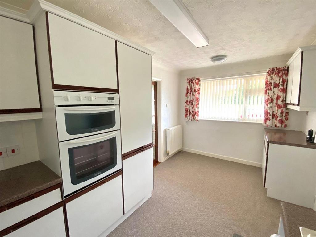 KITCHEN BREAKFAST AREA.jpg