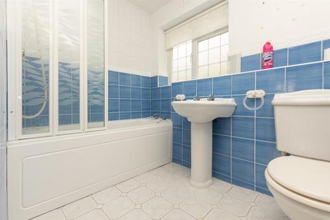 20 Hillside, Farningham, Dartford, DA4 0DD