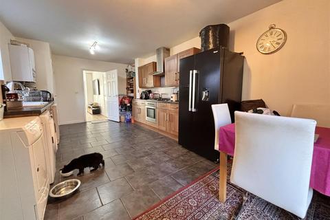 3 bedroom house to rent, Freehold Road, Ipswich