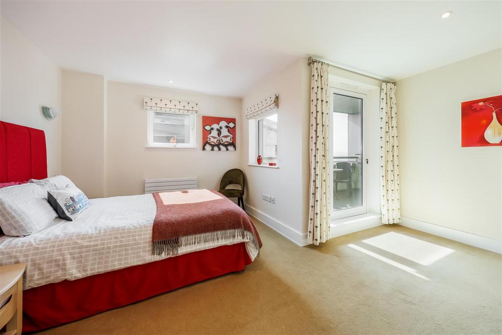 86 Dolphin Quays-32.jpg