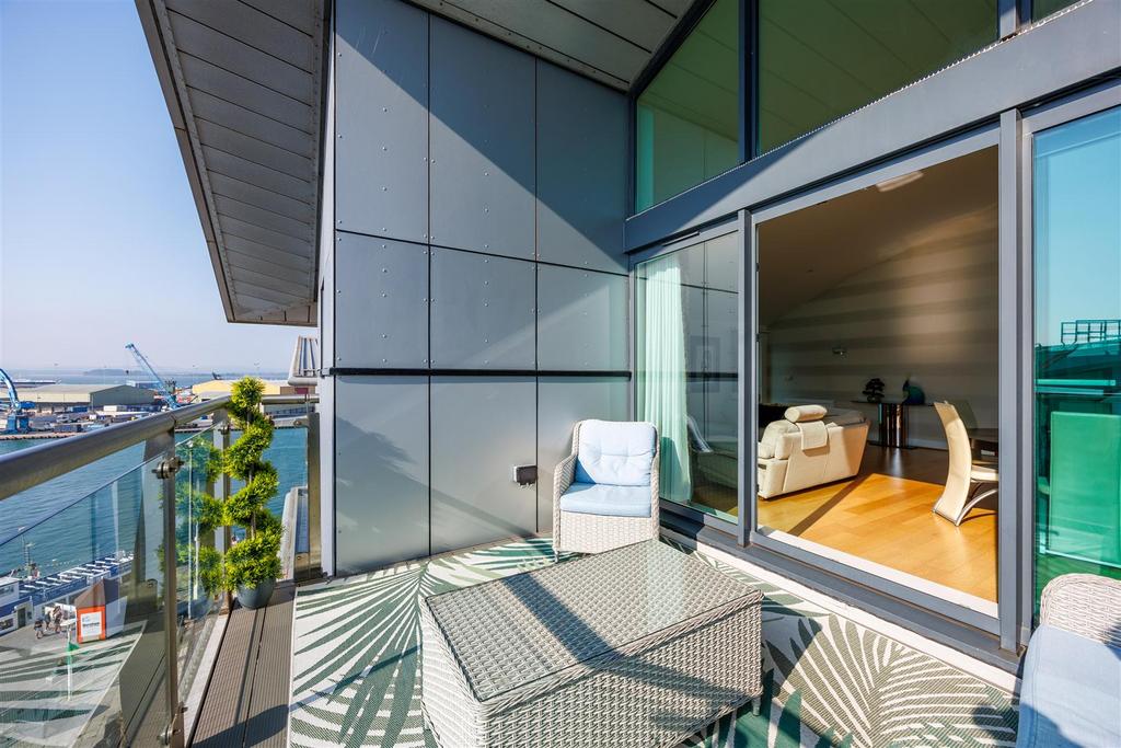 86 Dolphin Quays-52.jpg