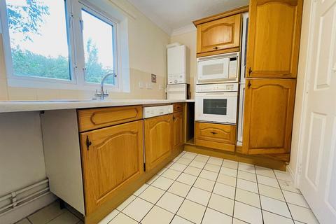 2 bedroom flat to rent, Southview Court, Kirby Lane