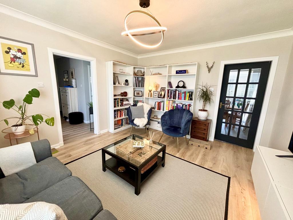 Hyndford, 5 Gloucester Avenue, Dumfries - Braidwoo