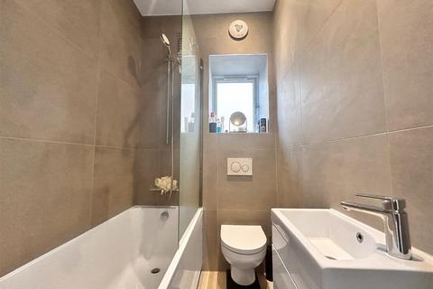 2 bedroom semi-detached house to rent, Poplar Close, Sandy