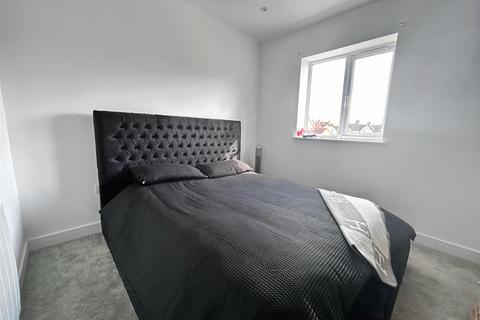 2 bedroom semi-detached house to rent, Poplar Close, Sandy