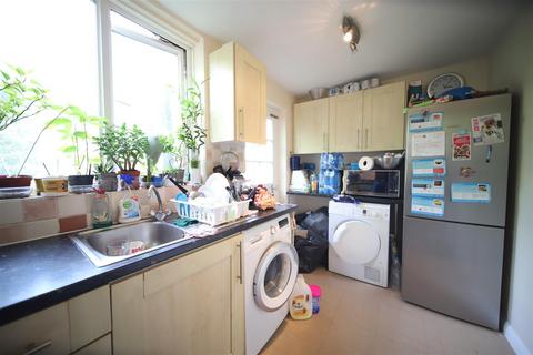 2 bedroom flat for sale, Clarence Road, London