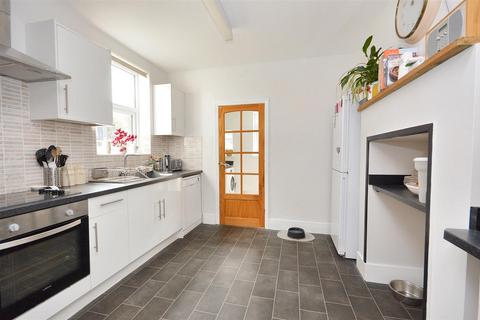 3 bedroom terraced house for sale, Channel View Road, Eastbourne