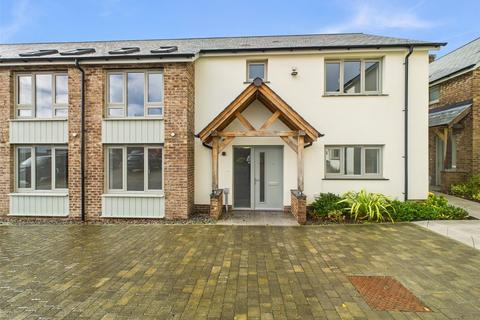 4 bedroom semi-detached house for sale, Market Gardens, Torrington, Devon