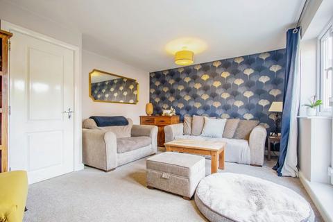 4 bedroom semi-detached house for sale, Dalby Way, Leeds LS10