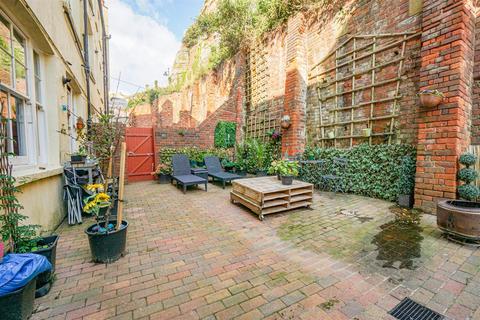 2 bedroom flat for sale, Castle Gardens, Hastings