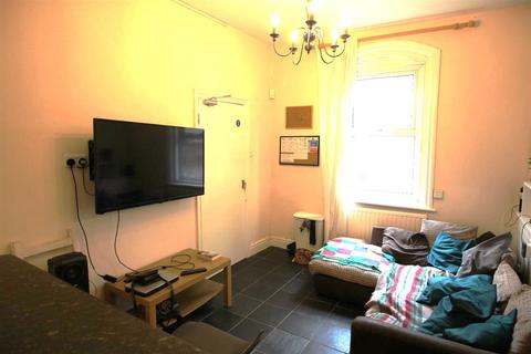 6 bedroom terraced house to rent, *£95pppw excl bills* 6 Bed House NG7 2FF