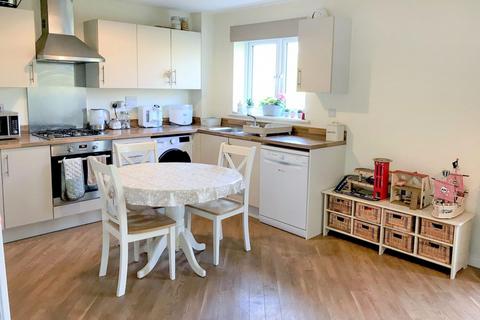 2 bedroom flat to rent, Pulborough, West Sussex