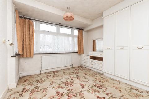 3 bedroom terraced house for sale, Saunton Road, Hornchurch, Essex