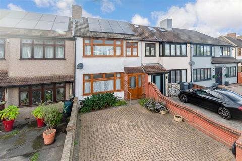 3 bedroom terraced house for sale, Saunton Road, Hornchurch, Essex