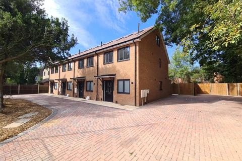 3 bedroom terraced house for sale, Church Road, Cowley, UB8