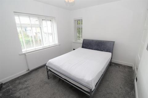 2 bedroom flat to rent, Garth Close, Morganstown CF15